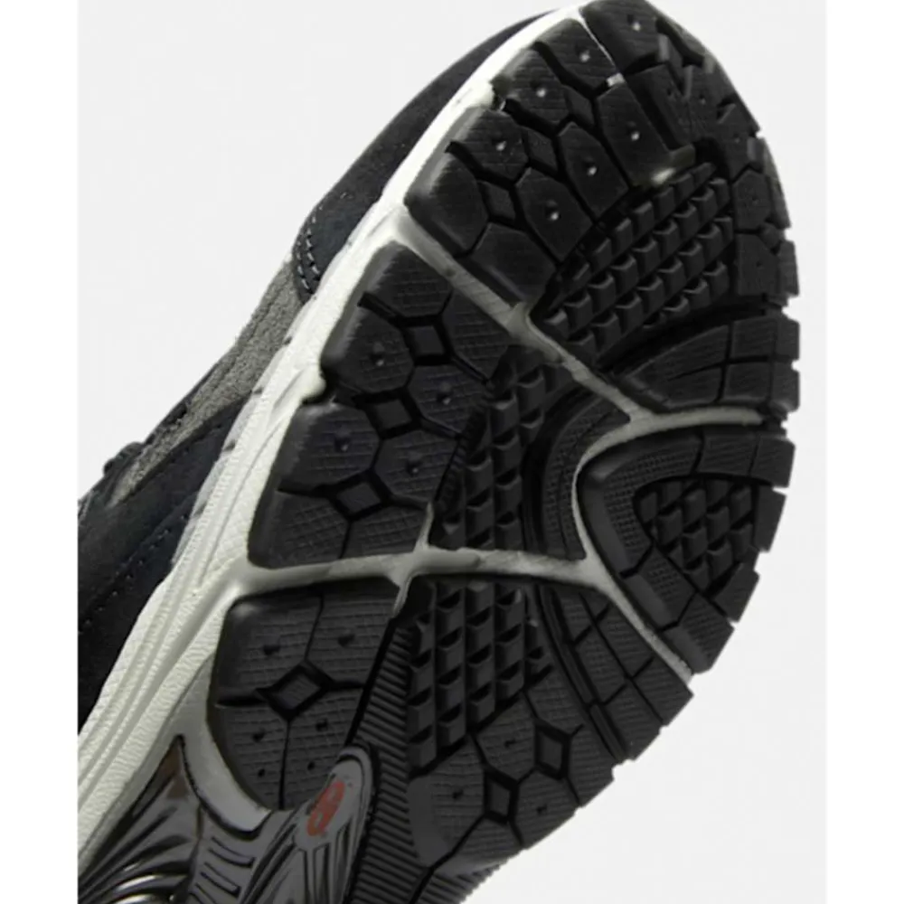 Clearance New Balance Mens 2002R Trainers Black