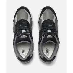 Clearance New Balance Mens 2002R Trainers Black