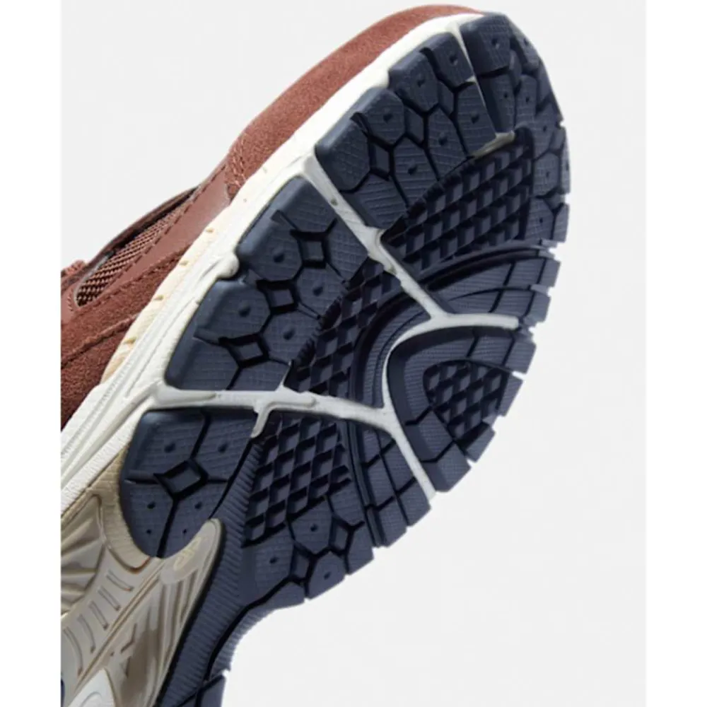 Discount New Balance Mens 2002R Trainers Brown
