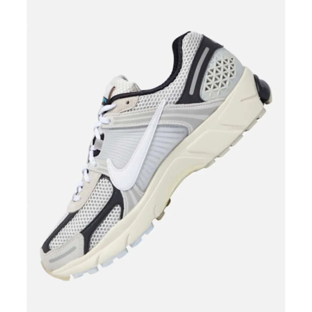 Outlet Nike Mens Vomero 5 White
