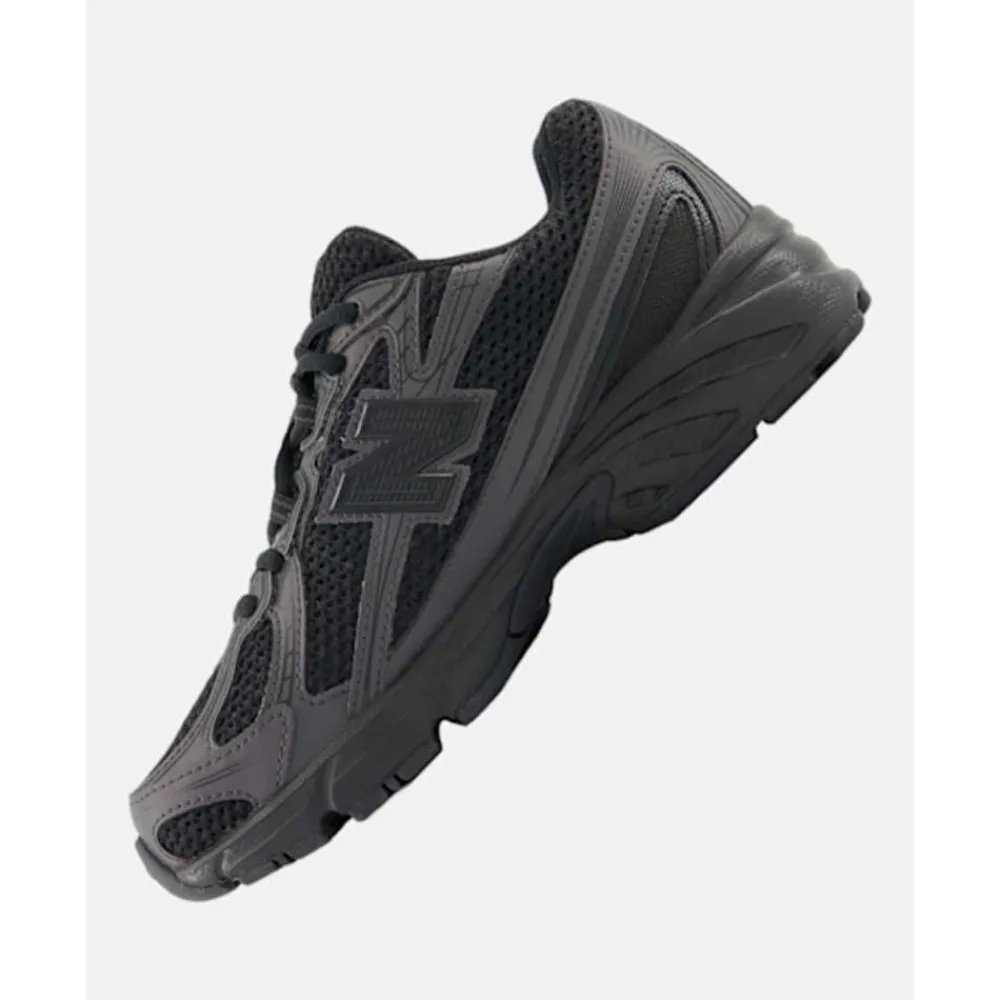 Discount New Balance Older Kids 740 Trainers Black
