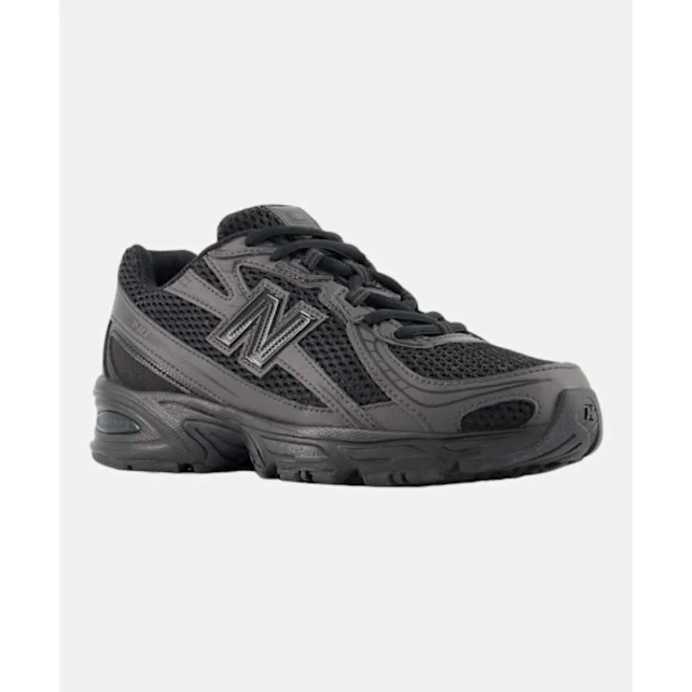 Discount New Balance Older Kids 740 Trainers Black